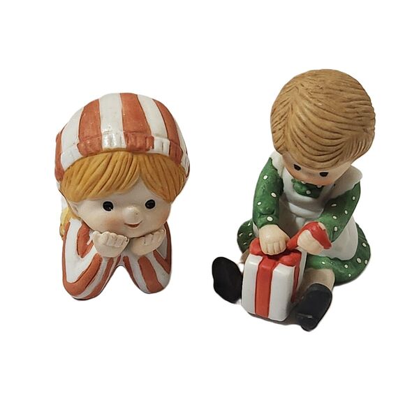 Enesco Country Cousins Christmas Figurines – Set of 2 | 1980s Vintage Decor - Picture 1 of 14